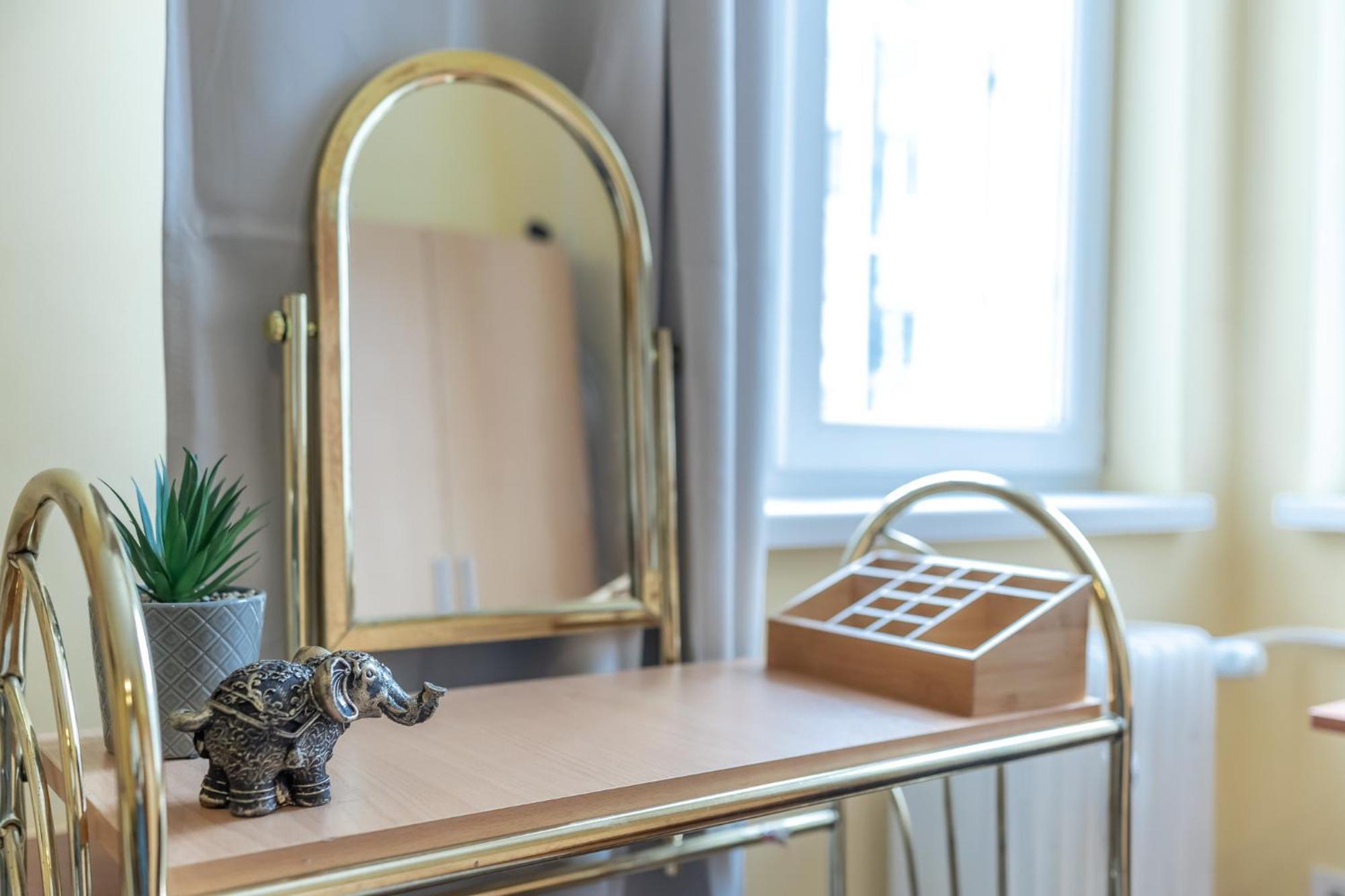 Vintage Home By Ndk And Vitosha Blvd With Free Secured Parking Sofia Exterior foto